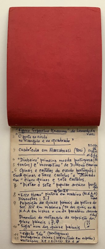 Caderno com estudos preparatórios para o painel Começar
