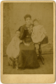 José e António de Almada Negreiros com a mãe