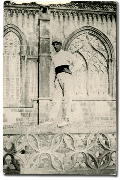 José de Almada no Mosteiro da Batalha [192-]